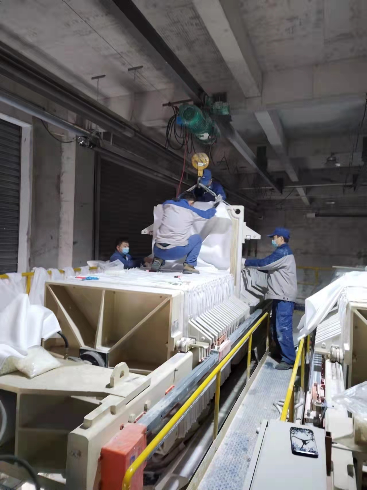 光伏新材料：春寒料峭斗志昂，爭分奪秒換布忙